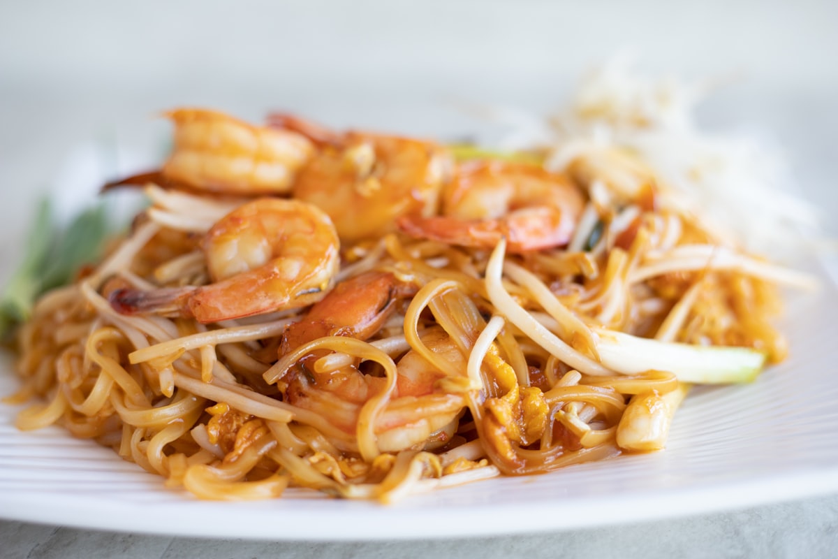 強い火力で仕上げた海老と野菜の炒め物